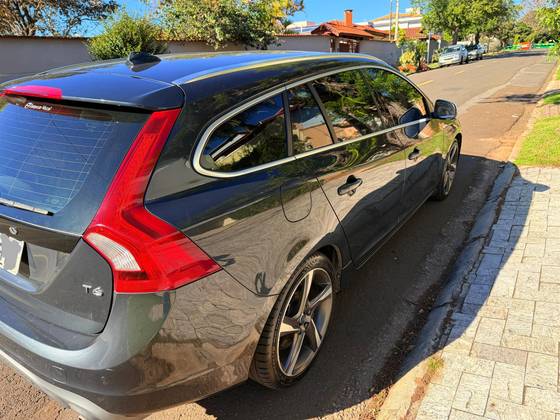 VOLVO V60 2.0 T6 R DESIGN TURBO GASOLINA 4P AUTOMÁTICO VOLVO V60 2.0 T6 R DESIGN TURBO GASOLINA 4P AUTOMÁTICO